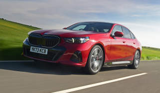  BMW 530e M Sport Pro - front tracking